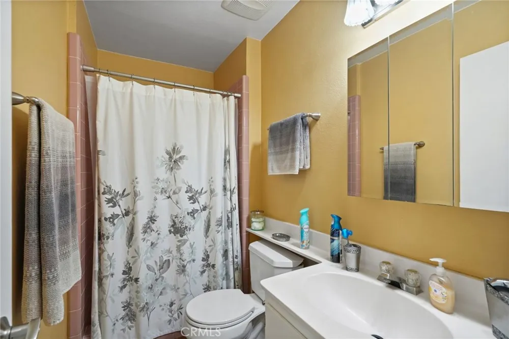 18601 Collins #D30 Tarzana, CA 91356