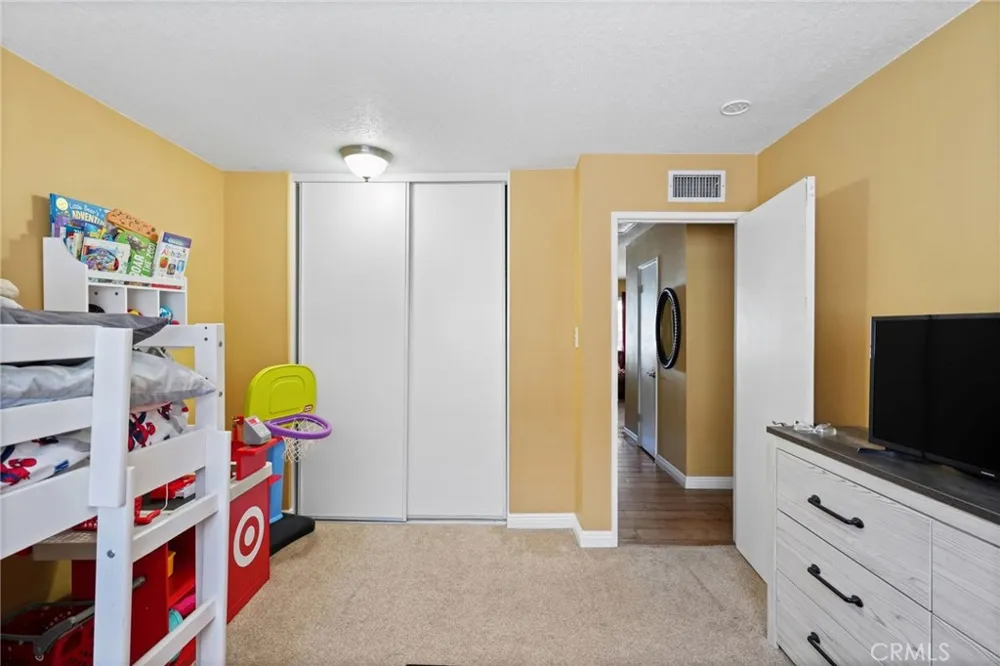 18601 Collins #D30 Tarzana, CA 91356