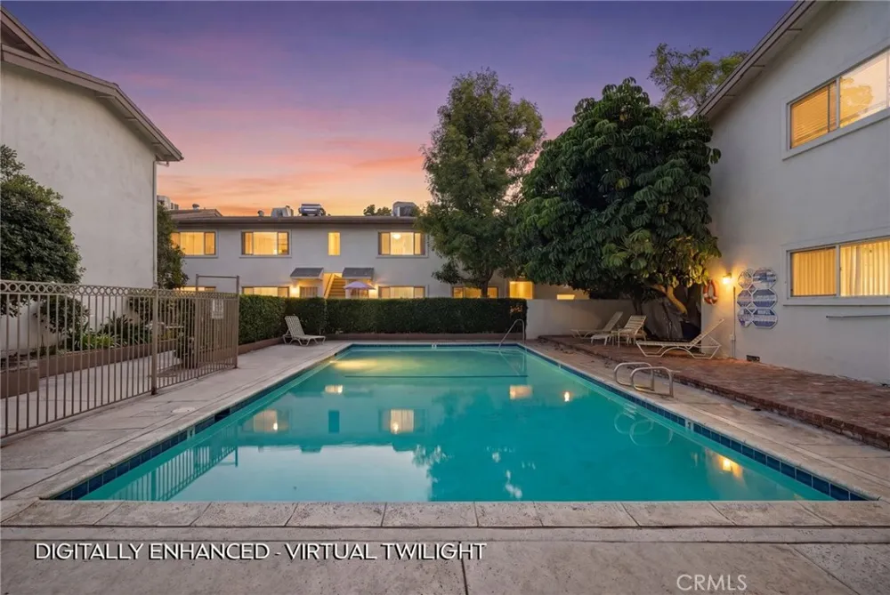 18601 Collins #D30 Tarzana, CA 91356