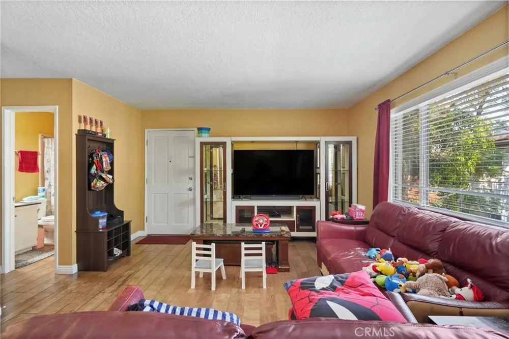 18601 Collins #D30 Tarzana, CA 91356