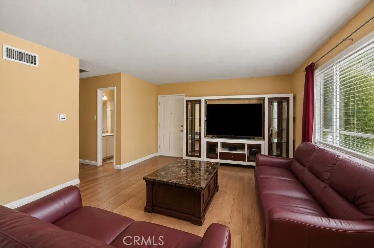 18601 Collins #D30 Tarzana, CA 91356