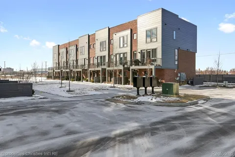 1507 W Fisher Freeway
