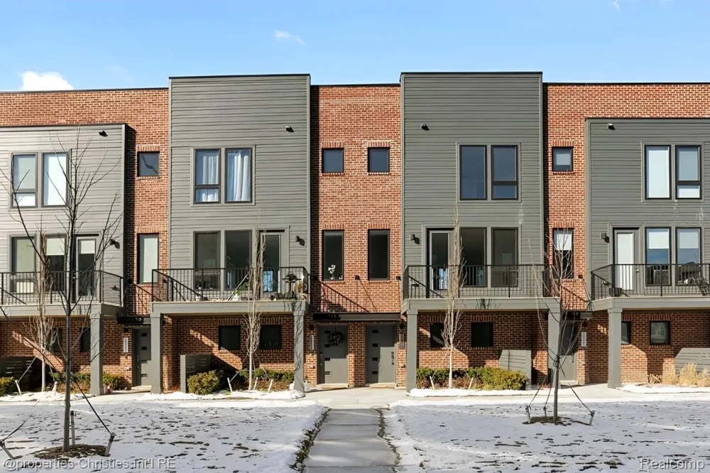 1507 W Fisher Freeway Detroit City, MI 48216