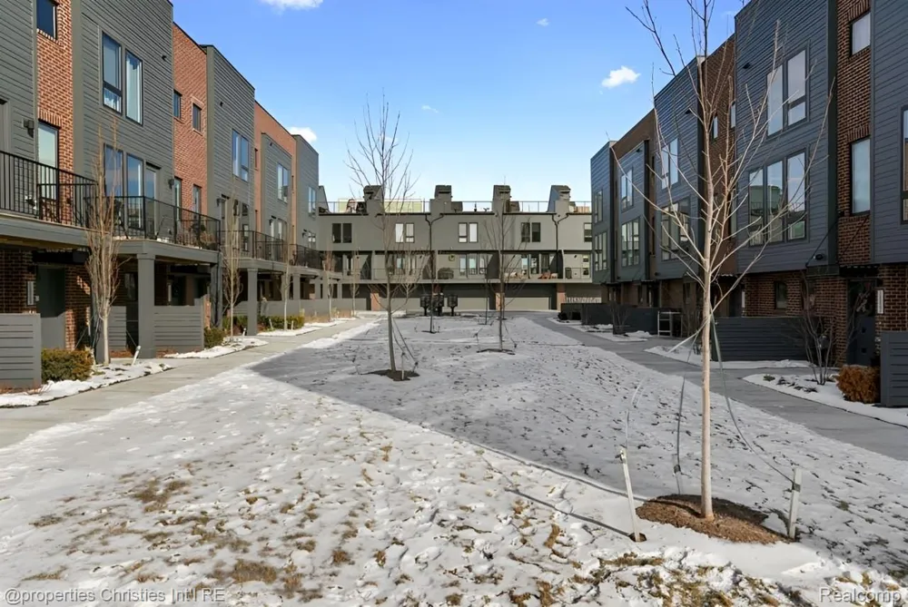 1507 W Fisher Freeway Detroit City, MI 48216