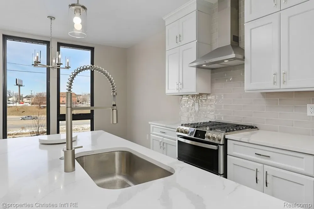 1507 W Fisher Freeway Detroit City, MI 48216
