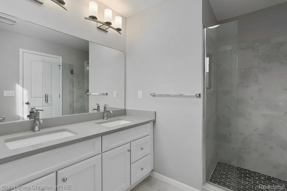 1507 W Fisher Freeway Detroit City, MI 48216