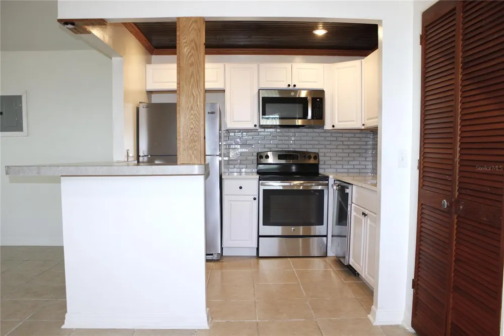101 CAMBRIDGE TRAIL #194 Sun City Center, FL 33573