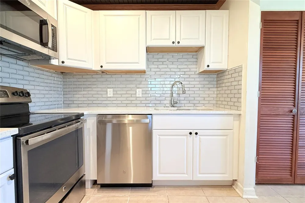 101 CAMBRIDGE TRAIL #194 Sun City Center, FL 33573