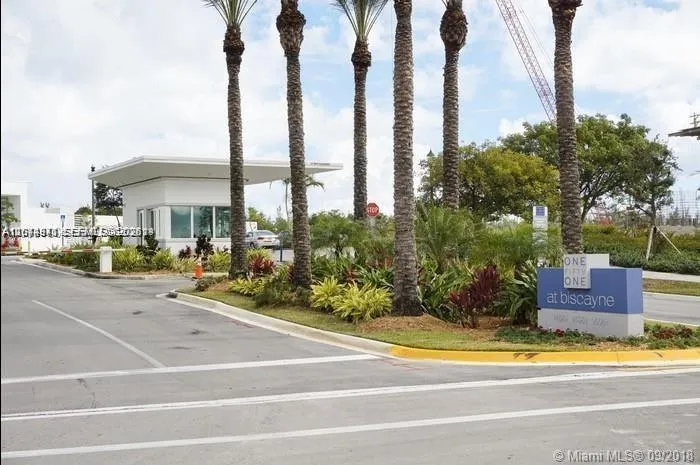 15051 Royal Oaks Ln #1903 North Miami, FL 33181