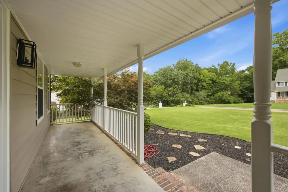 9608 Imperial Drive Ooltewah, TN 37363