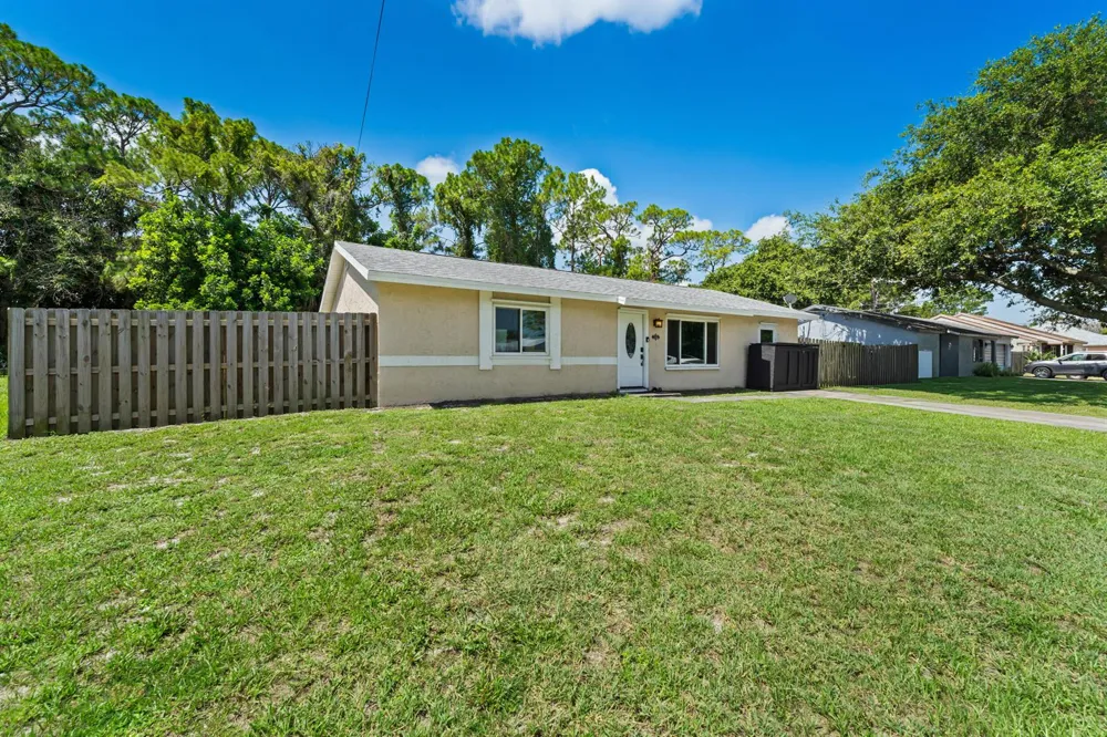 745 21st Street SW Vero Beach, FL 32960