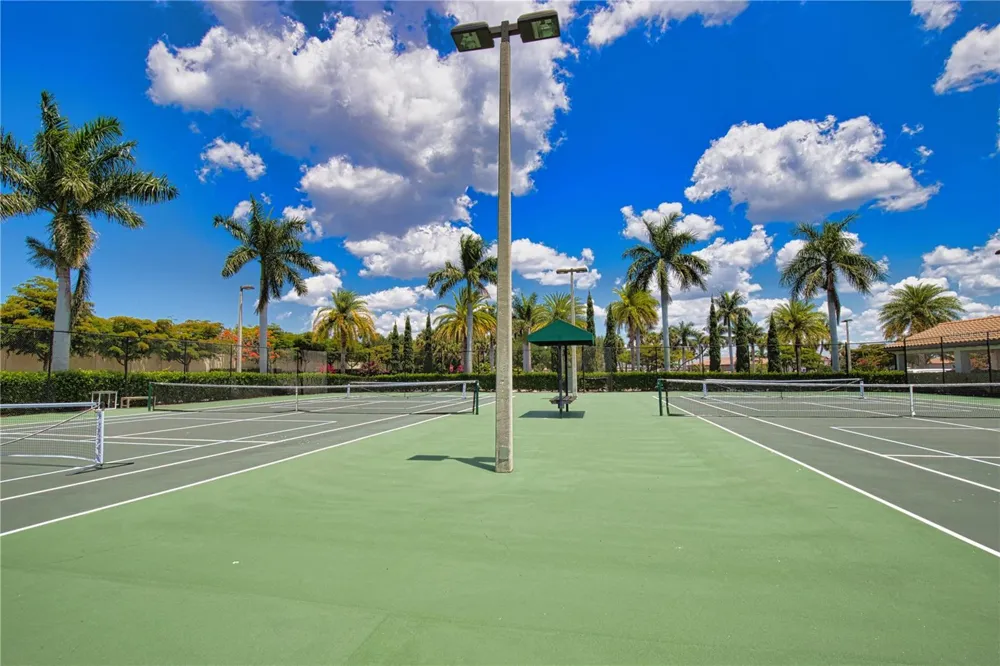 104 VILLORESI BOULEVARD Nokomis, FL 34275