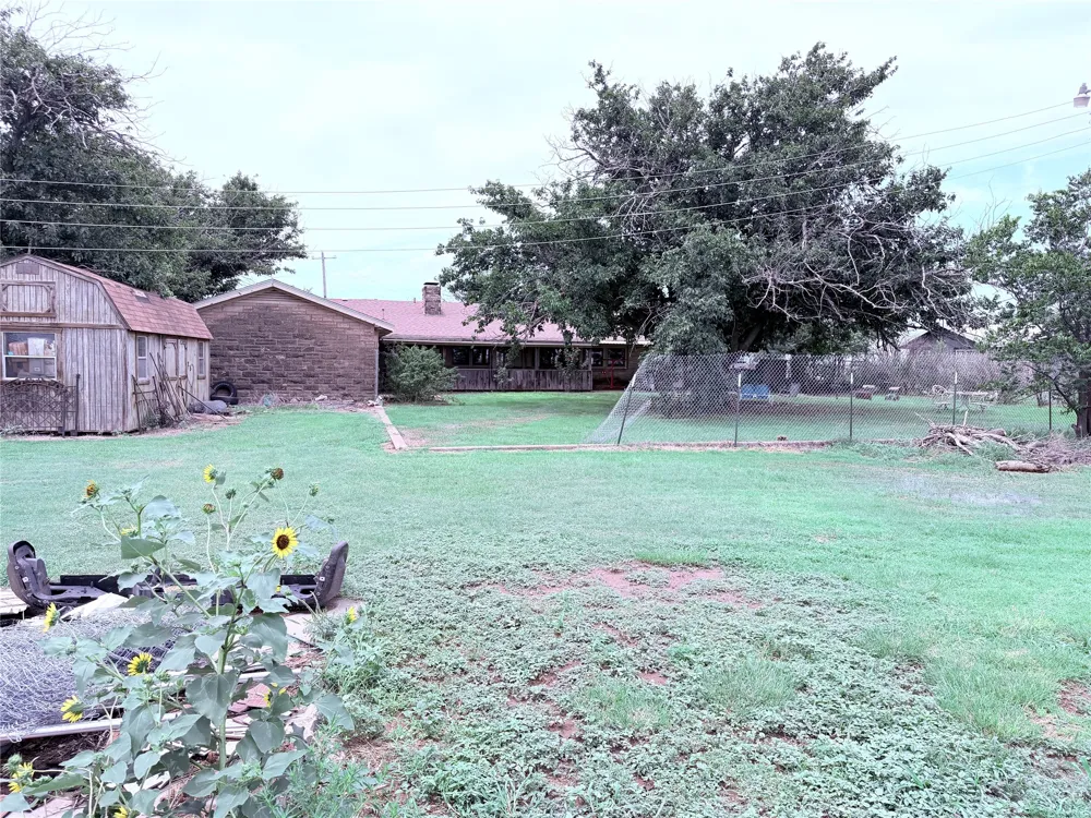 1809 Crowell Highway Quanah, TX 79252
