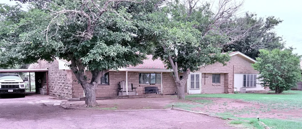 1809 Crowell Highway Quanah, TX 79252