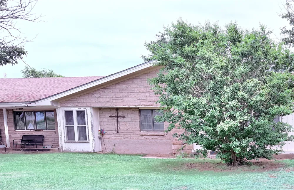 1809 Crowell Highway Quanah, TX 79252