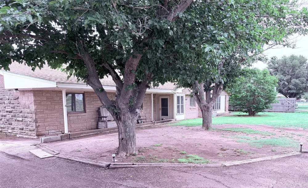 1809 Crowell Highway Quanah, TX 79252