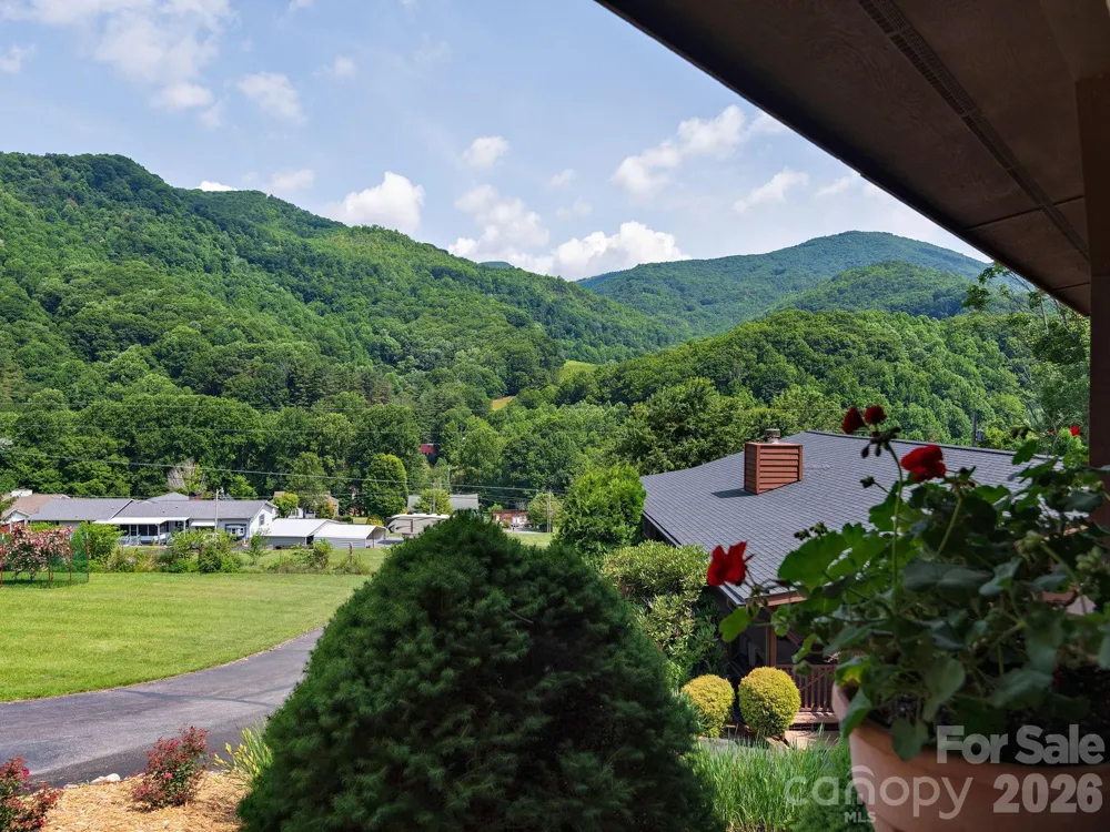 85 Hillcrest Road Maggie Valley, NC 28751