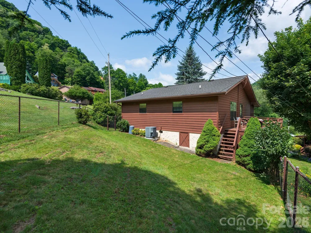 85 Hillcrest Road Maggie Valley, NC 28751