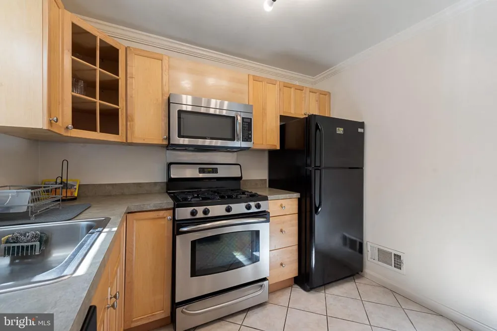 211 S MADEIRA STREET Baltimore, MD 21231