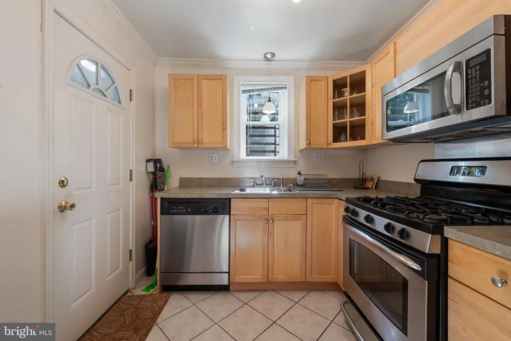 211 S MADEIRA STREET Baltimore, MD 21231