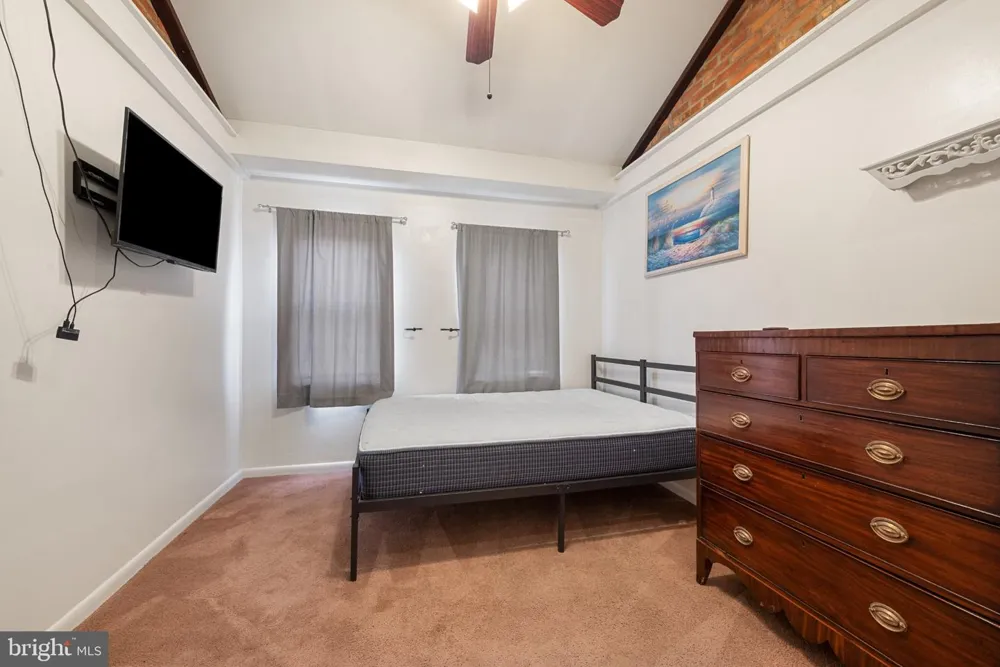 211 S MADEIRA STREET Baltimore, MD 21231