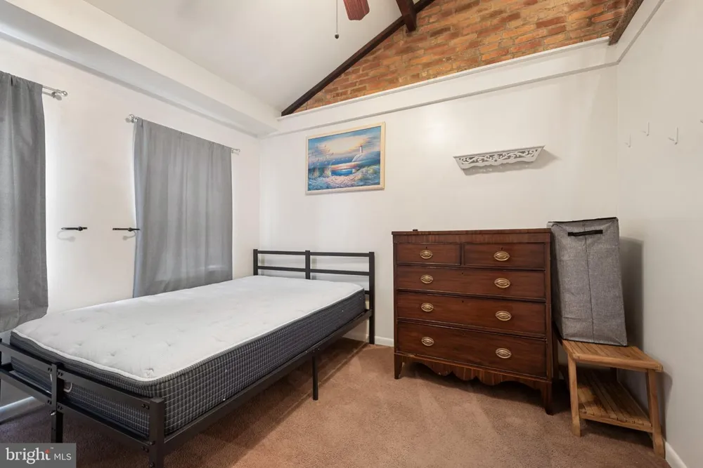 211 S MADEIRA STREET Baltimore, MD 21231
