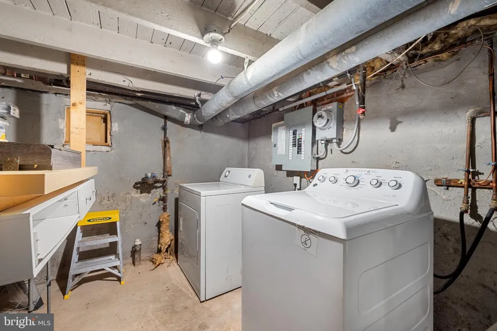 211 S MADEIRA STREET Baltimore, MD 21231