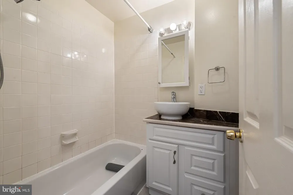 211 S MADEIRA STREET Baltimore, MD 21231
