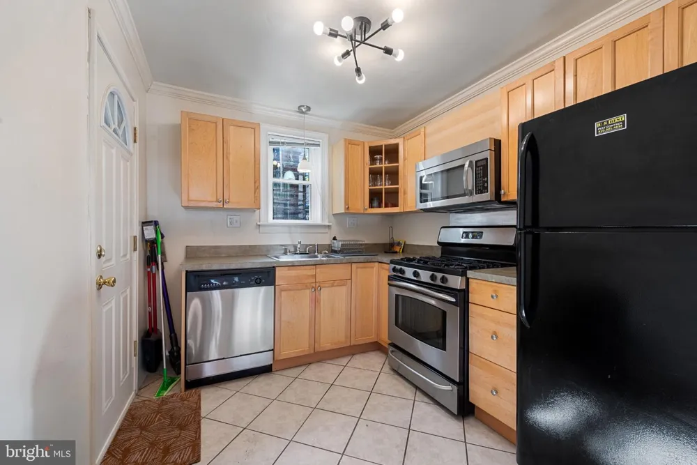 211 S MADEIRA STREET Baltimore, MD 21231