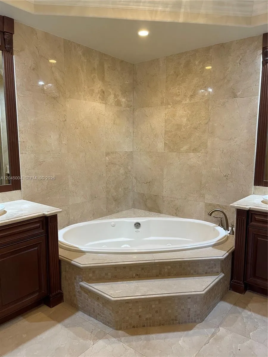 6230 Paradise Point Dr #6230 Palmetto Bay, FL 33157