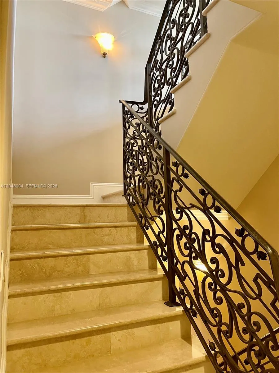 6230 Paradise Point Dr #6230 Palmetto Bay, FL 33157