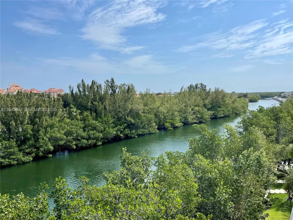6230 Paradise Point Dr #6230 Palmetto Bay, FL 33157