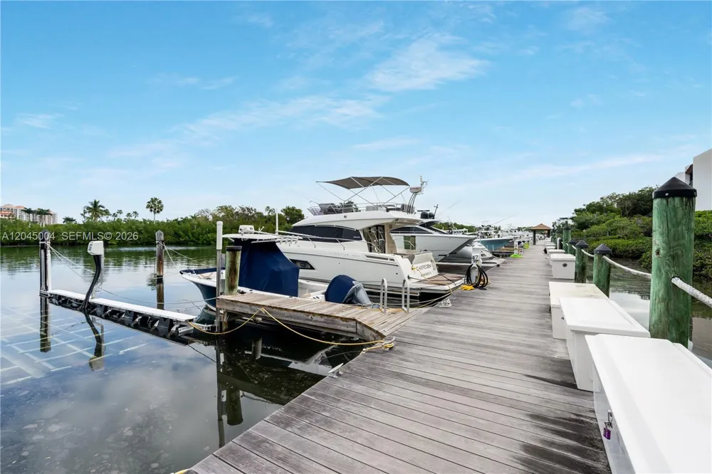 6230 Paradise Point Dr #6230 Palmetto Bay, FL 33157