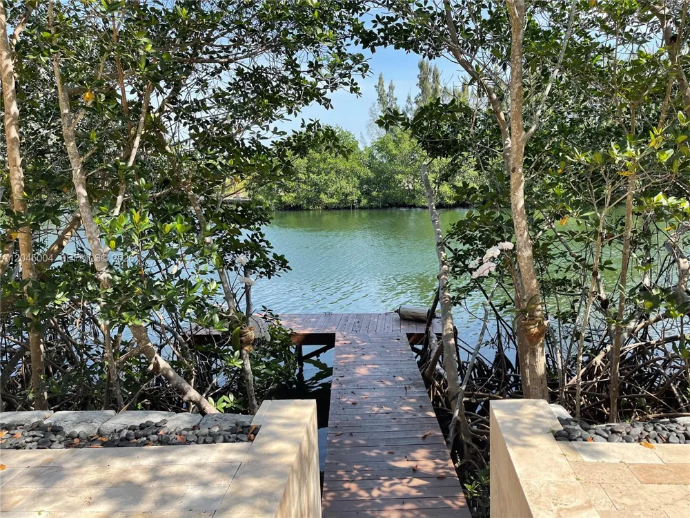 6230 Paradise Point Dr #6230 Palmetto Bay, FL 33157