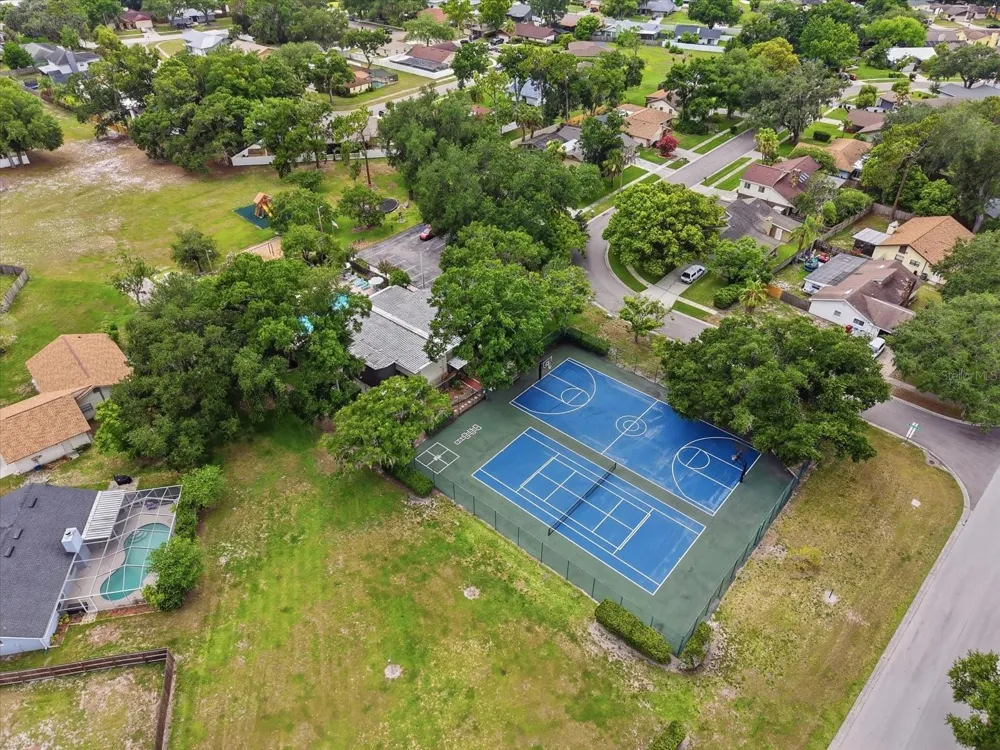 1405 LAUREL COURT Plant City, FL 33563