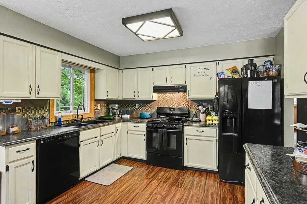 6080 Herring Road Litchfield, MI 49252