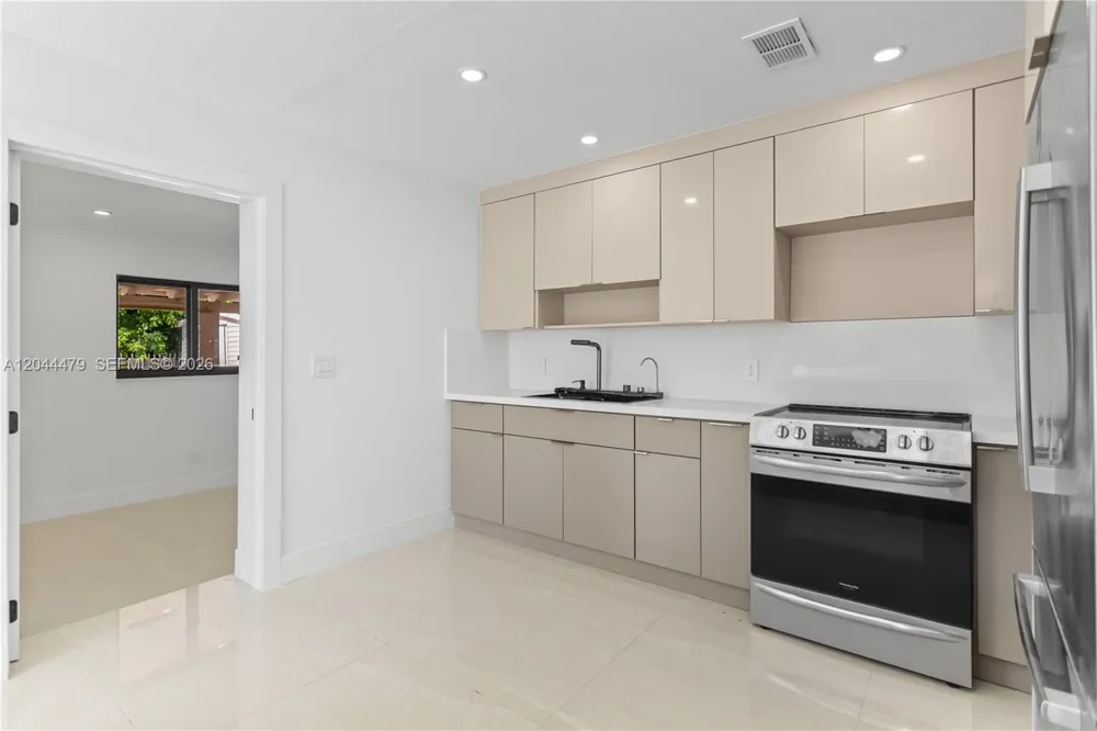 191 SE 6th Ave Hialeah, FL 33010