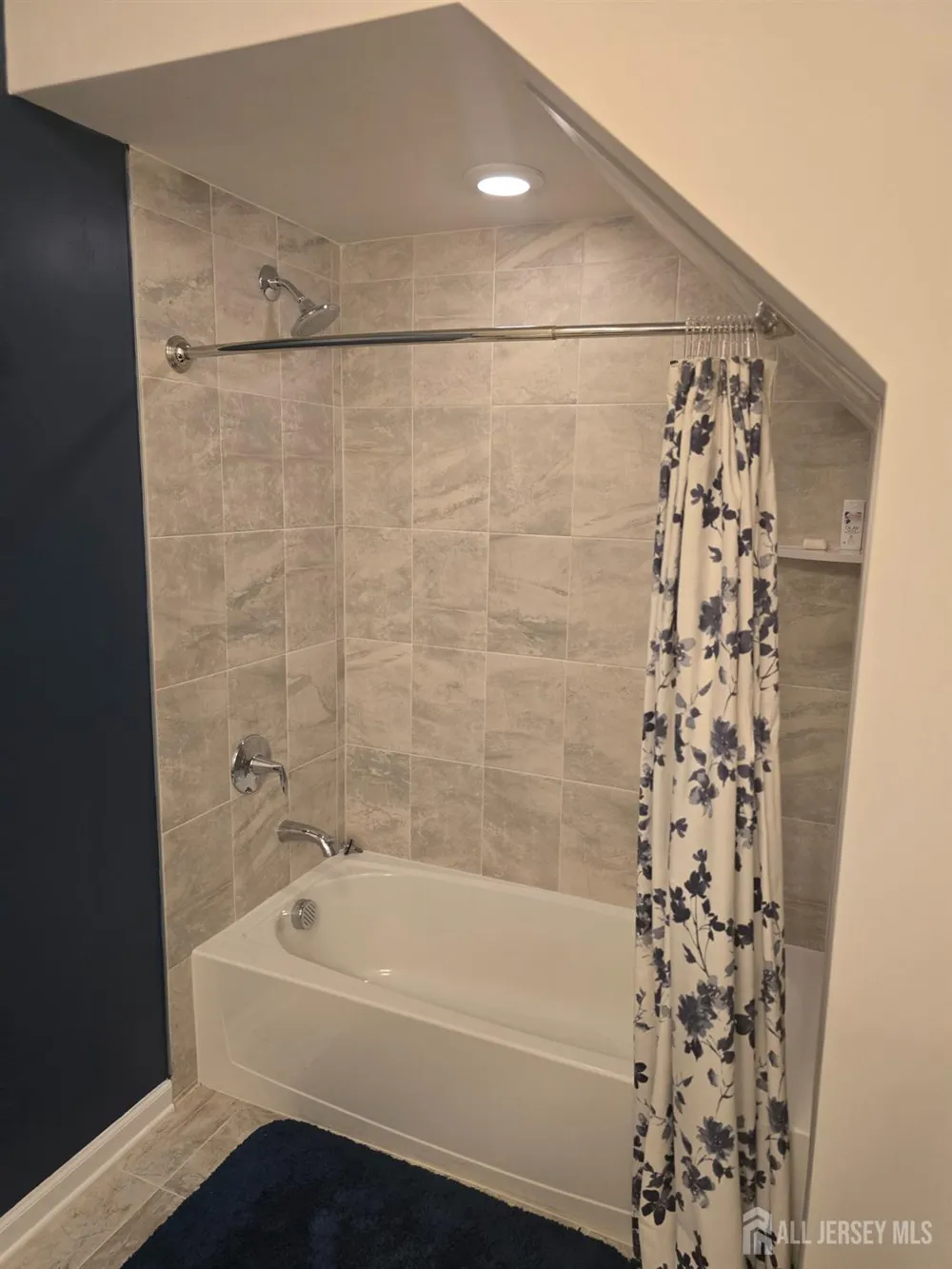 907 Greenland Square Highland Park, NJ 08904