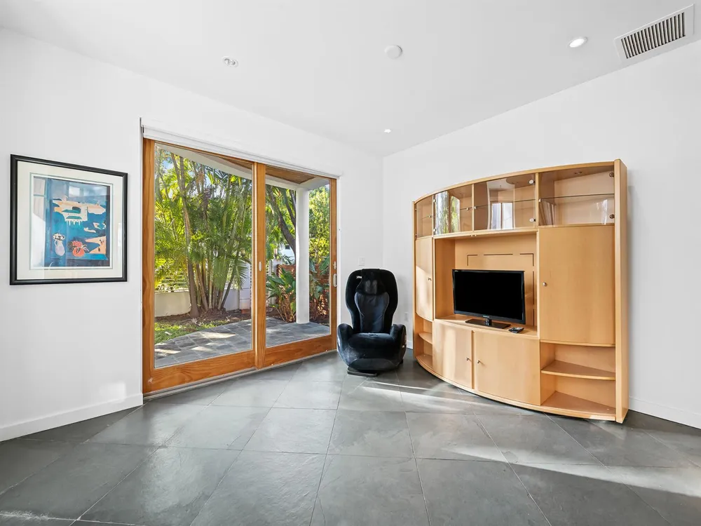450 Victoria Terrace Fort Lauderdale, FL 33301