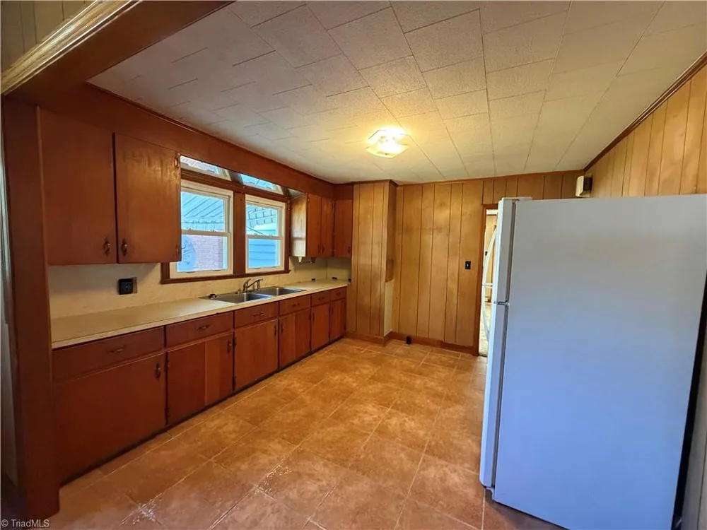 813 W Main Street Yadkinville, NC 27055