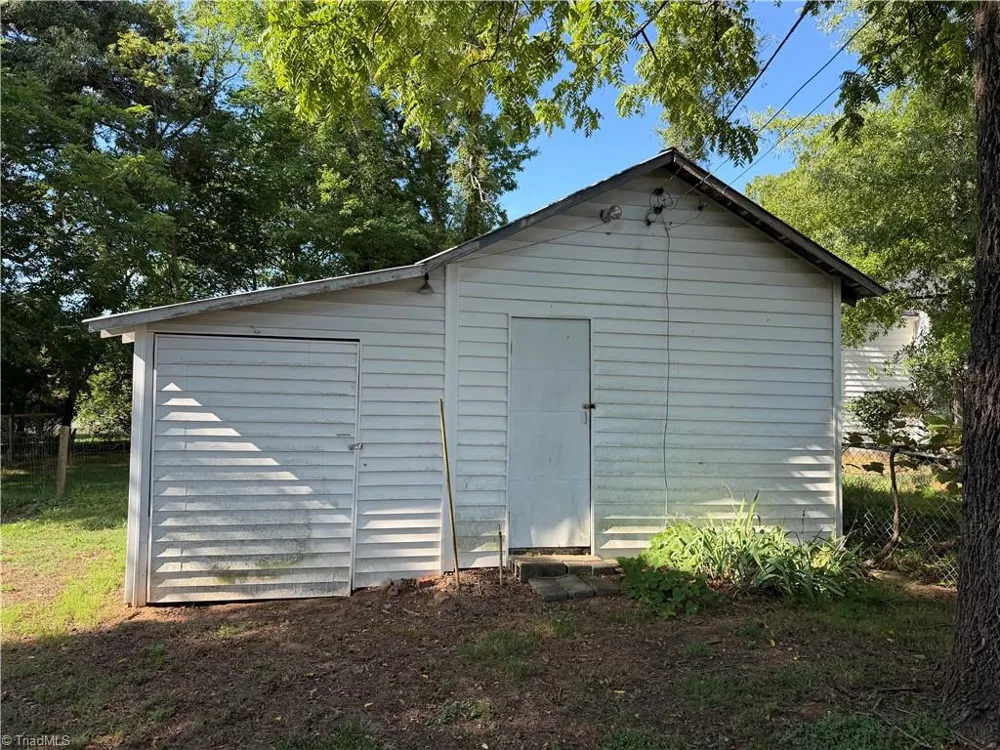 813 W Main Street Yadkinville, NC 27055