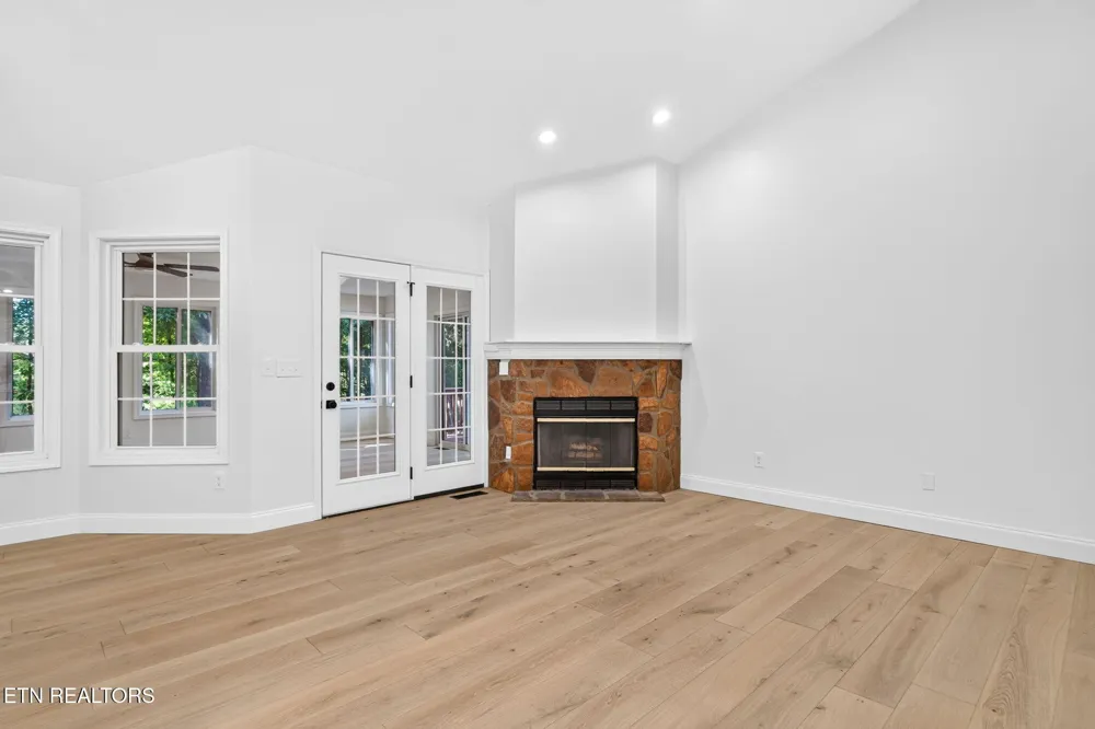 35 Leaf Circle Crossville, TN 38558