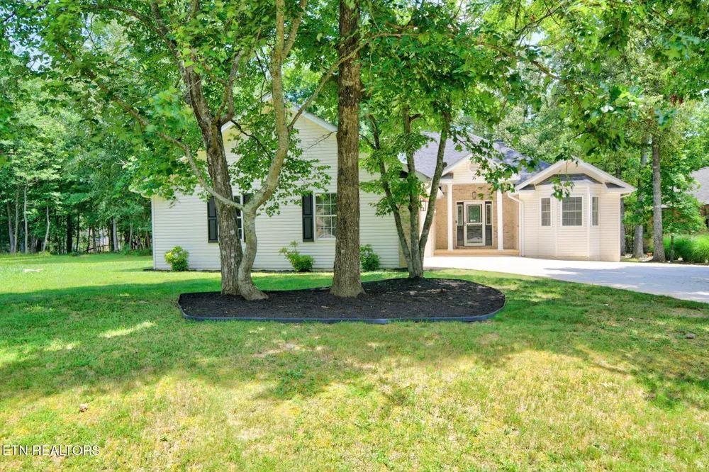 35 Leaf Circle Crossville, TN 38558