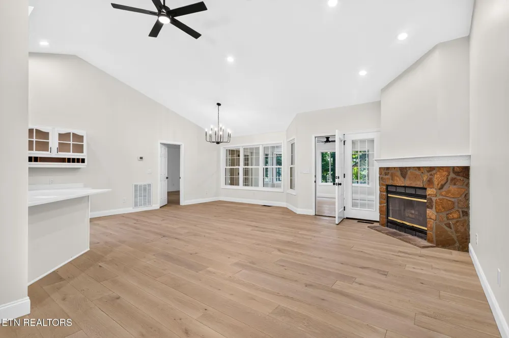 35 Leaf Circle Crossville, TN 38558