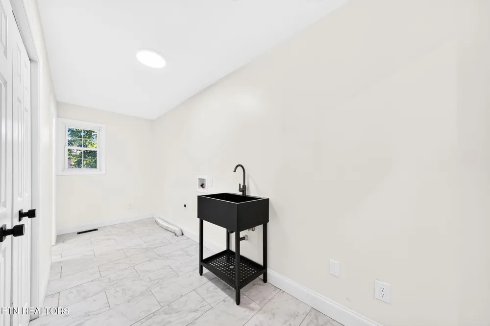 35 Leaf Circle Crossville, TN 38558