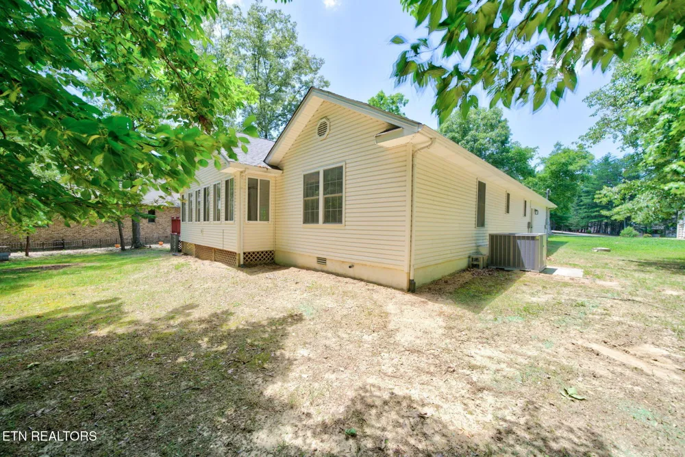 35 Leaf Circle Crossville, TN 38558
