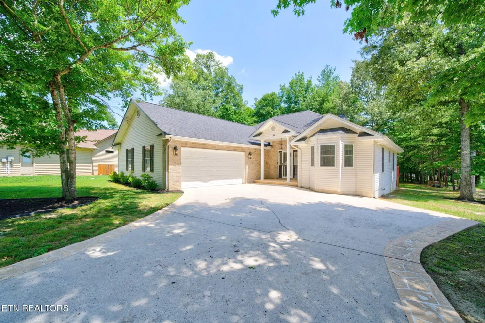 35 Leaf Circle Crossville, TN 38558