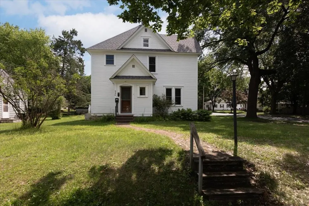 520 12th Street SE Menomonie, WI 54751
