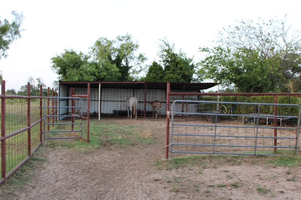 9612 West Highway 199 Poolville, TX 76487