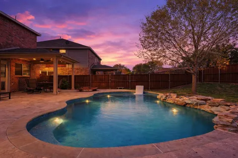 1316 Hunter Lane